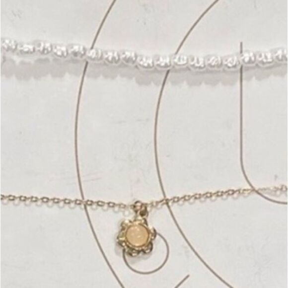 Urban Outfitters Faux Pearl & Gold Tone Flower Set of Layering Choker Necklaces - Picture 3 of 3
